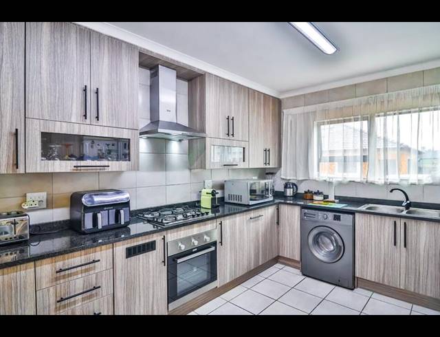 3 BEDROOM TOWNHOUSE FOR SALE IN BRACKENDOWNS